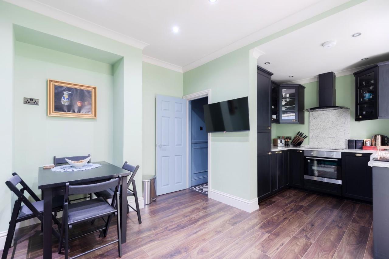 Central Stylish 2-Bed Apartment In Londra Esterno foto